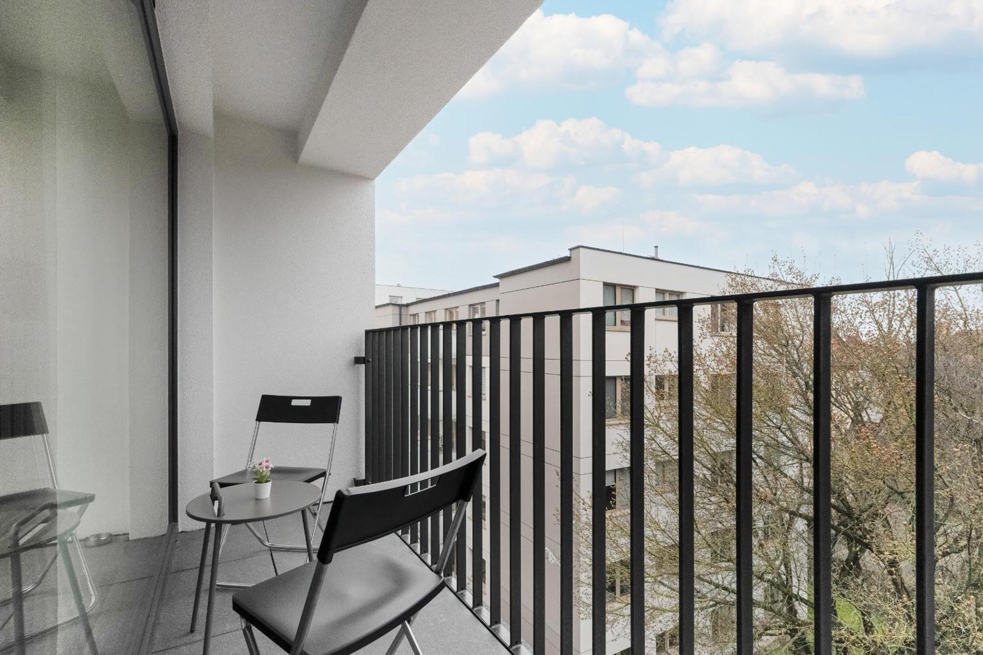 Spacious Apartment With Balcony By Rent Like Home Posen Exterior foto